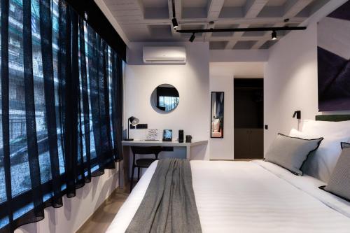 Superior Double Room image 10