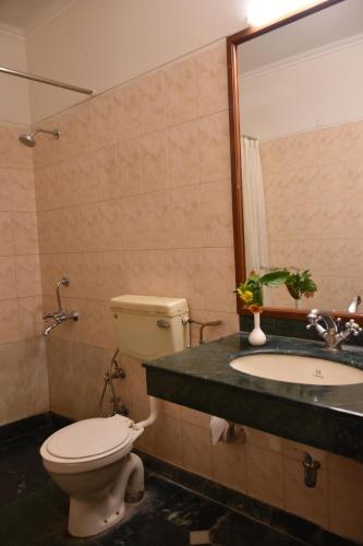 Standard Double Room image 2