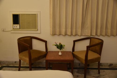 Standard Double Room image 4