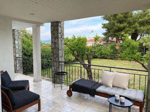 House+garden near the sea