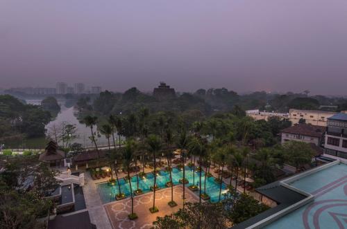Chatrium Hotel Royal Lake Yangon photo 4