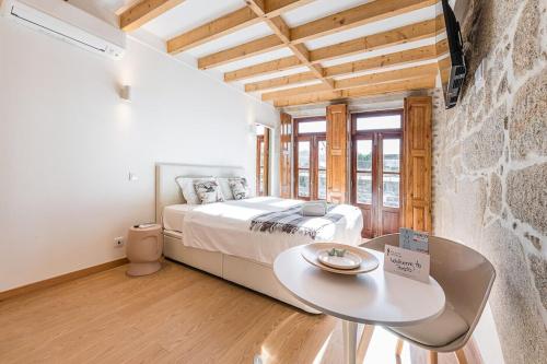 GuestReady - Miragaia Stone Studios & Apartments, Порту