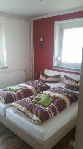 2 twin beds, 2 bunk beds