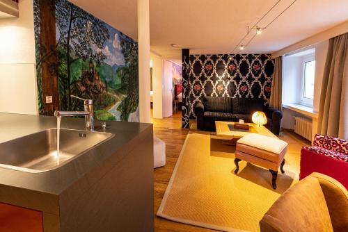 2 bedrooms, 3 beds