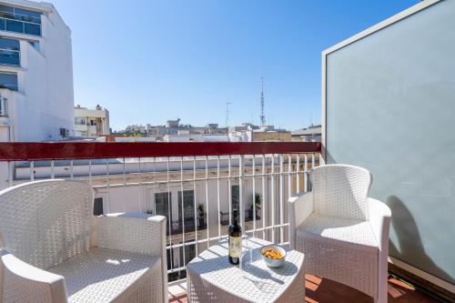 Central & Elegant Loft - with Balcony