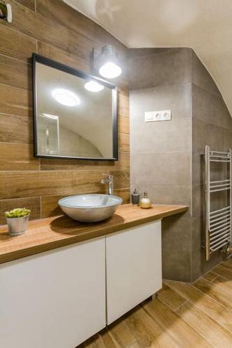 Charming Central Residence by NW Apartments - Tap to explore photos