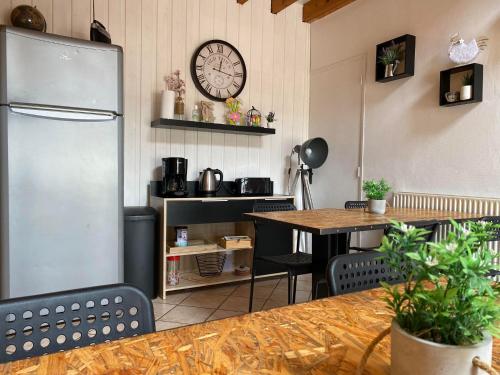 المرافق, Chambres dhotes a la ferme in Forest Montiers