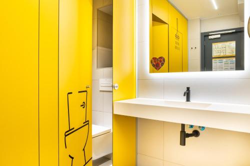 Petit Hostel Palacio Real - image 4