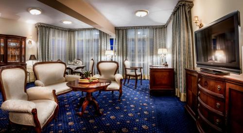 호텔 임. 야나 파브와 II (Hotel im. Jana Pawla II) in 우로클라우 서버브