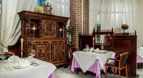 레스토랑, 호텔 임. 야나 파브와 II (Hotel im. Jana Pawla II) in 우로클라우 서버브