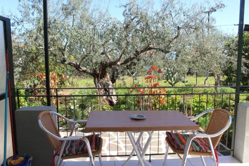  Rentoulia Apartments, Unterkunft in Poúlithra