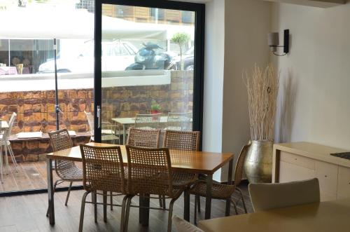 New York Hotel - image 12