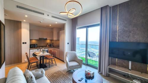 STAY BY LATINEM Luxury 1BR Holiday Home CVR A2609 near Burj Khalifa, Dubái