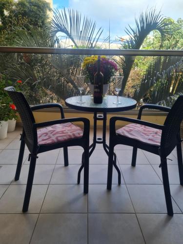 景色, Amazing Apartment in Raanana up to 5 Guests - Swimming pool & Jacuzzi in ラーナナ