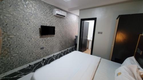 The Charis Hotel & Suites photo 2