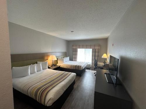 2 queen beds