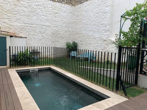 Agréable maison de ville clim/piscine/jardin