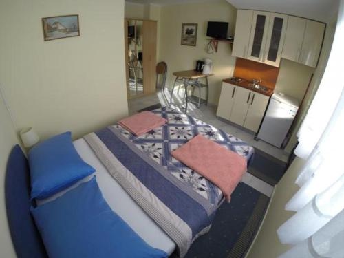 Studio apartment in Rogoznica with terrace, air conditioning, WiFi 5153-5, Rogoznica (photo 3)