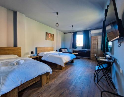 1 double bed, 1 twin bed, 1 sofa bed