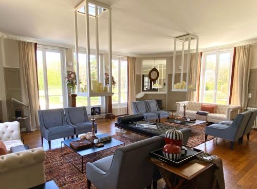 L’orée du bois des rois (L’oree du bois des rois) in อูรี