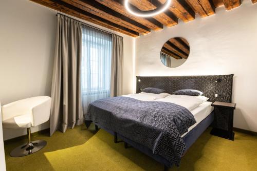 1 queen bed