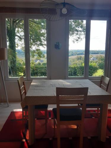 Iekārtas, Sous la charmille. in Cerisy-la-Salle