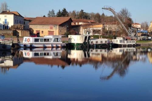 Libéllule péniche nuit insolite