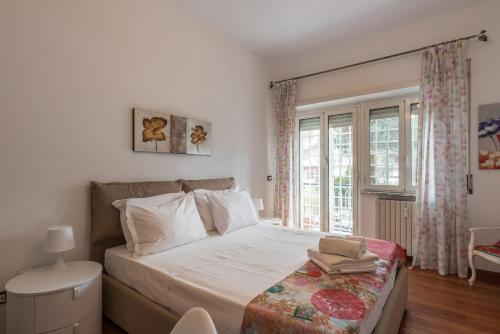 Bright Apt 2 Bedroom and balcony, Roma (foto 7)