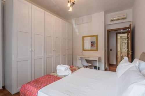 Bright Apt 2 Bedroom and balcony, Roma (foto 10)
