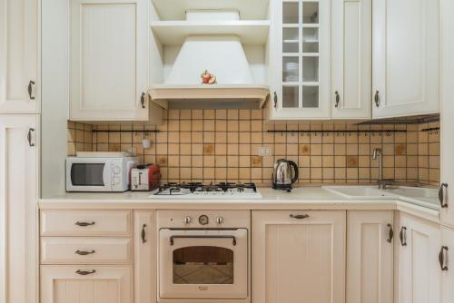 Bright Apt 2 Bedroom and balcony, Roma (foto 4)
