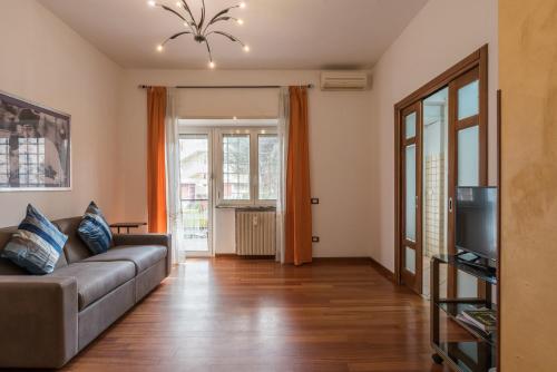 Bright Apt 2 Bedroom and balcony, Roma (foto 2)