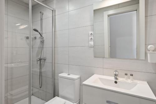 Central and modern Apt by Costarentals - Ref 34 - image 3