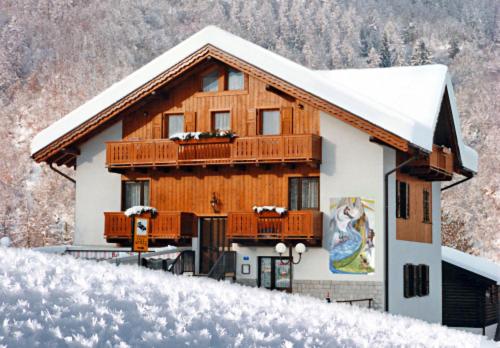 Jolly B&B - Affittacamere - Accommodation - Dimaro