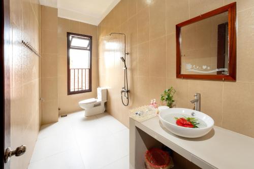 Superior King Room image 9