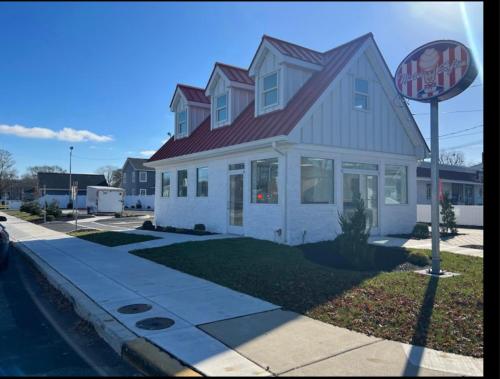 Serene single story, Grill, Fire Pit, fenced yard and Pet friendly stay in 美海角庭 (NJ)