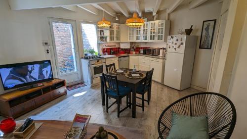 Charmante maison proche Hôtel de ville (Charmante maison proche Hotel de ville) in 安古蘭市中心