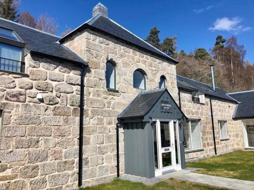 Broomhill Steading - Seasgair Lodges