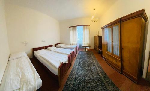 Quadruple Room with Shared Bathroom