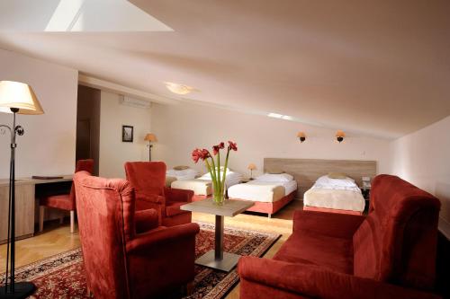 Hotel Santi - image 3
