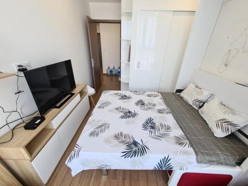 Three-Bedroom Apartment image 9