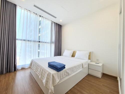 Three-Bedroom Apartment image 5
