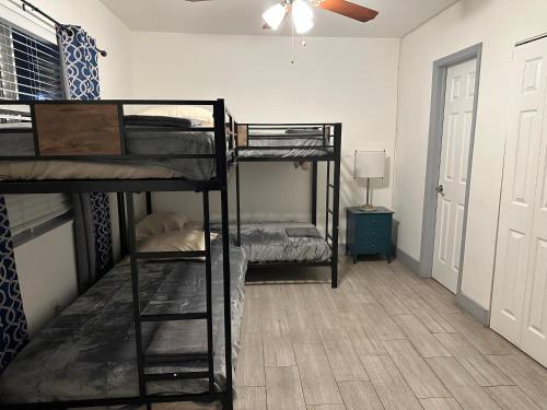 Bekahouse Hostel with parking, backyard and laundry in Miami, USA