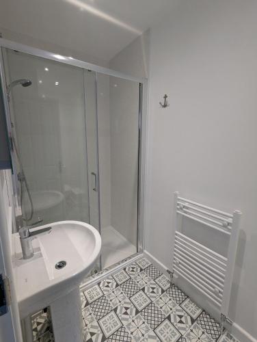 Acqua Beach Weymouth - image 2