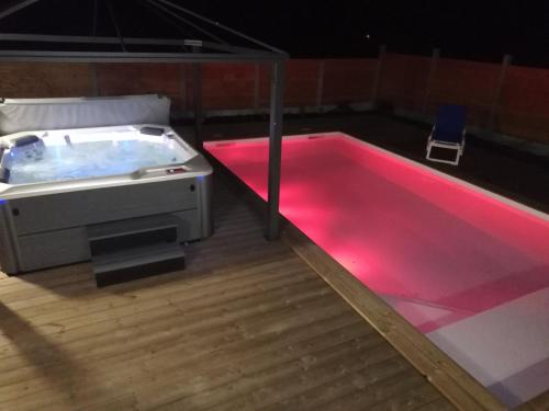 Magnifique Villa sur le Bassin d'Arcachon - JACUZZI+PISCINE - 8à10pers (Magnifique Villa sur le Bassin d'Arcachon - JACUZZI+PISCINE - 8a10pers) in Biganos