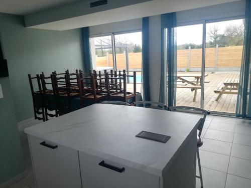 Magnifique Villa sur le Bassin d'Arcachon - JACUZZI+PISCINE - 8à10pers (Magnifique Villa sur le Bassin d'Arcachon - JACUZZI+PISCINE - 8a10pers) in Biganos