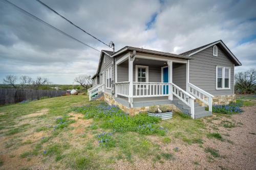 Pet-Friendly Texas Retreat with Deck and Gas Grill! in Llano, USA