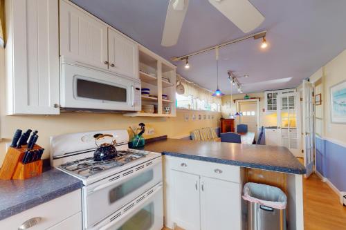 The Cottage at Long Sands The Cottage at Long Sands