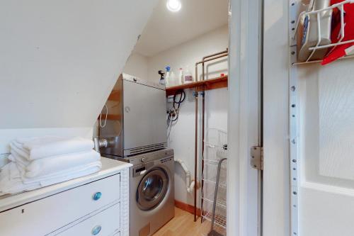 The Cottage at Long Sands The Cottage at Long Sands