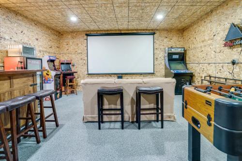 Sporty Blaine Home with Games about 2 Mi to Super Rink! in Blaine (MN)