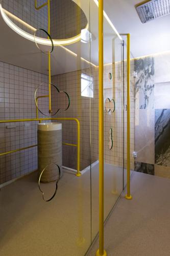 ฝักบัว, Nuu Motel in การ์เรา